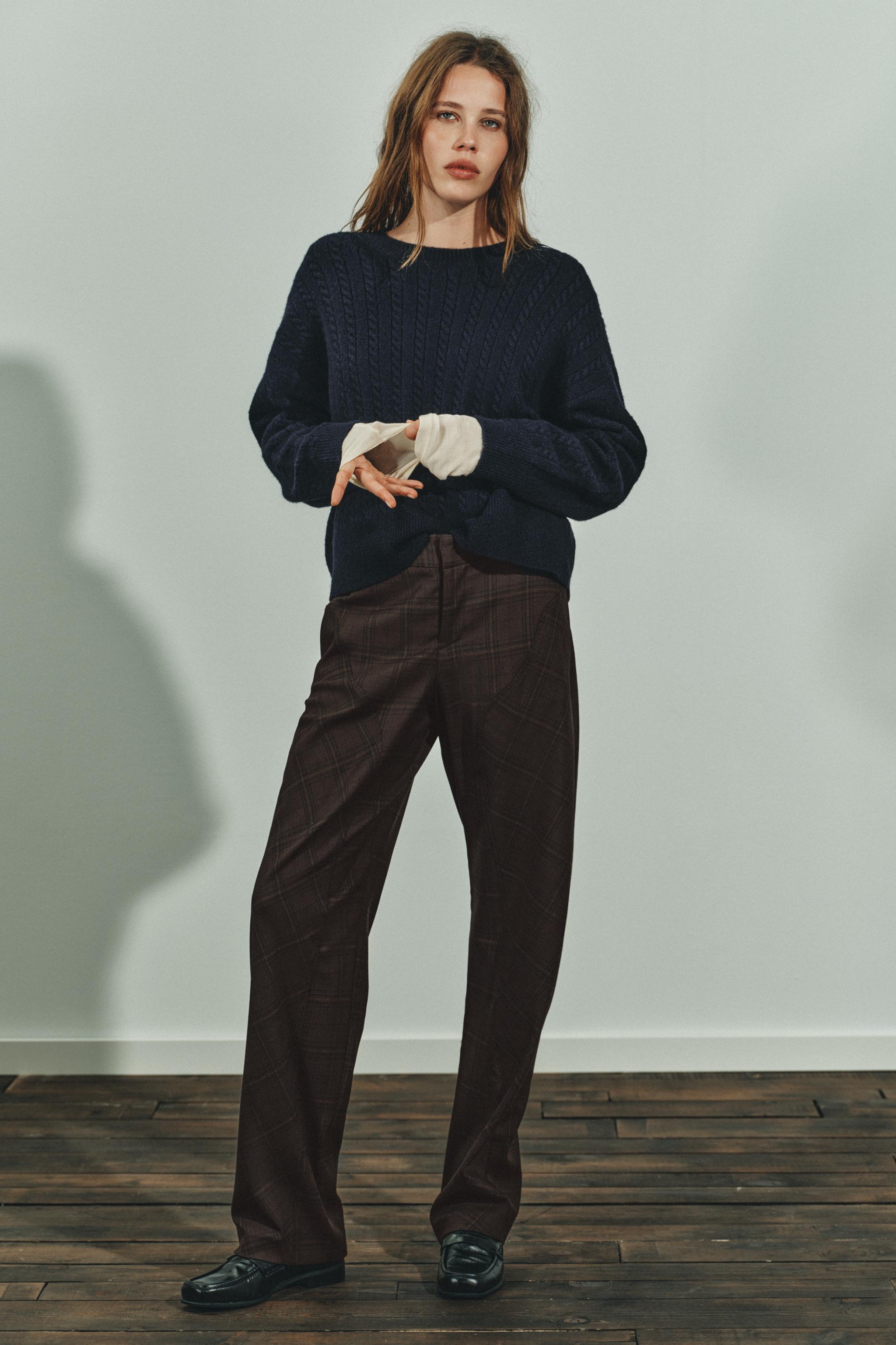 PANTALON À CARREAUX AVEC COUTURES